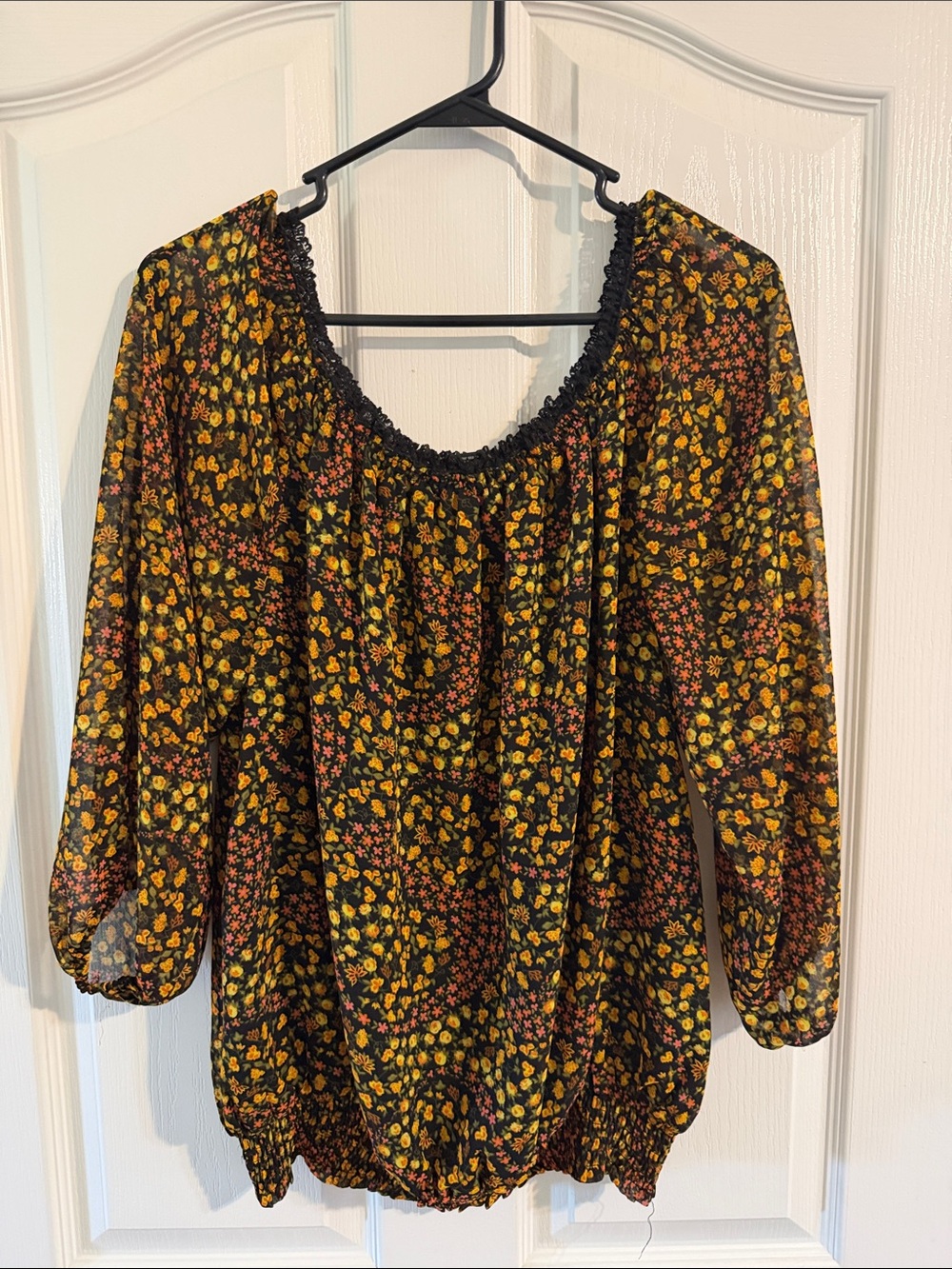 Moda International by Victoria Secret Floral On / Off Shoulder Blouse